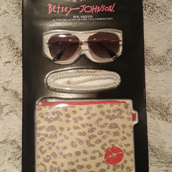 Betsy Johnson polarized aviator  sunglasses + - Picture 1 of 1